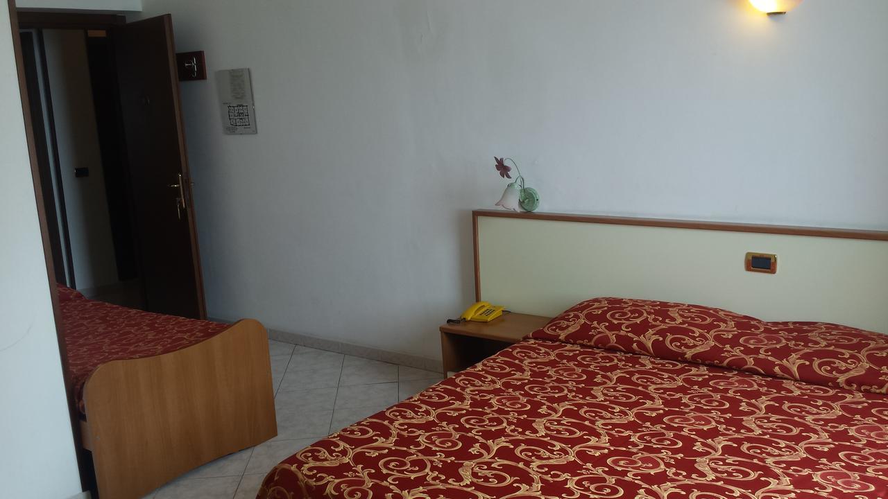 Hotel Ideale Варацце Экстерьер фото