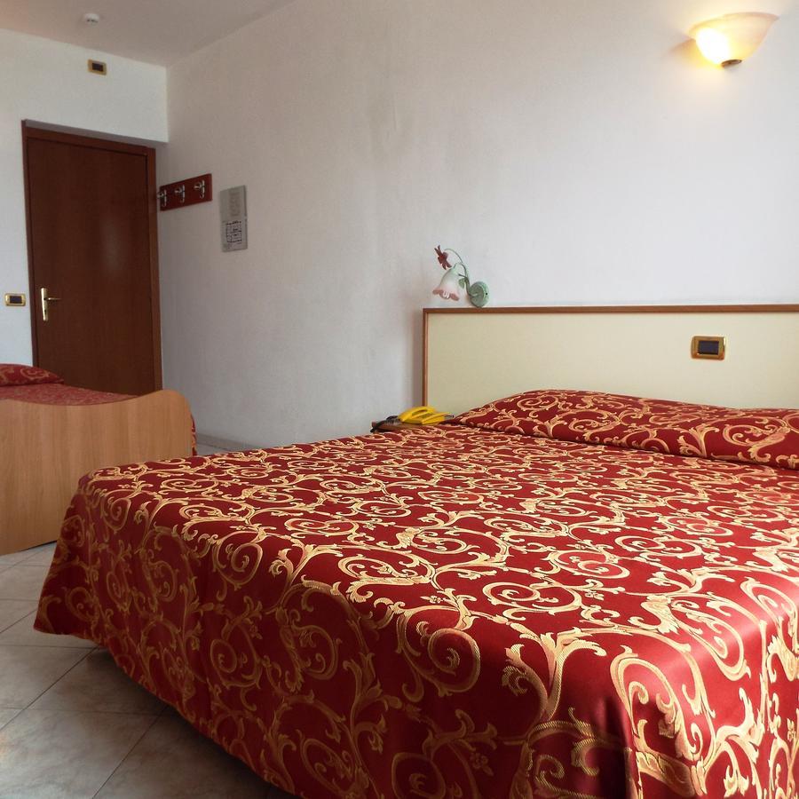 Hotel Ideale Варацце Экстерьер фото
